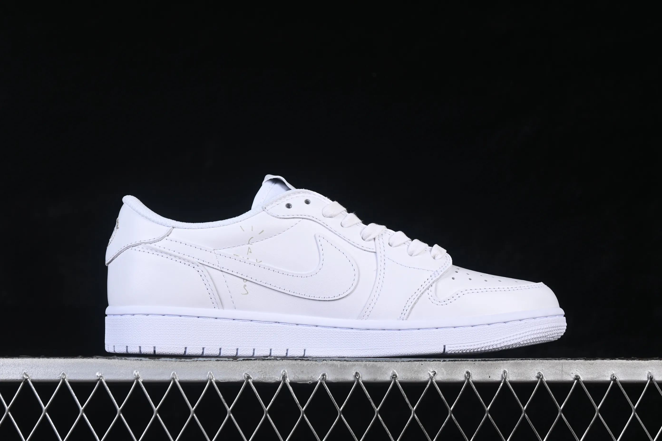 All categories Air Jordan Jordan series basketball shoes Air Jordan 1 Low Travis Scott x Fragment Design x Air Jordan 1 Low OG SP AJ1 Joe 1 relatives and friends limited pure white low-top cultural casual sneakers TD1228-111